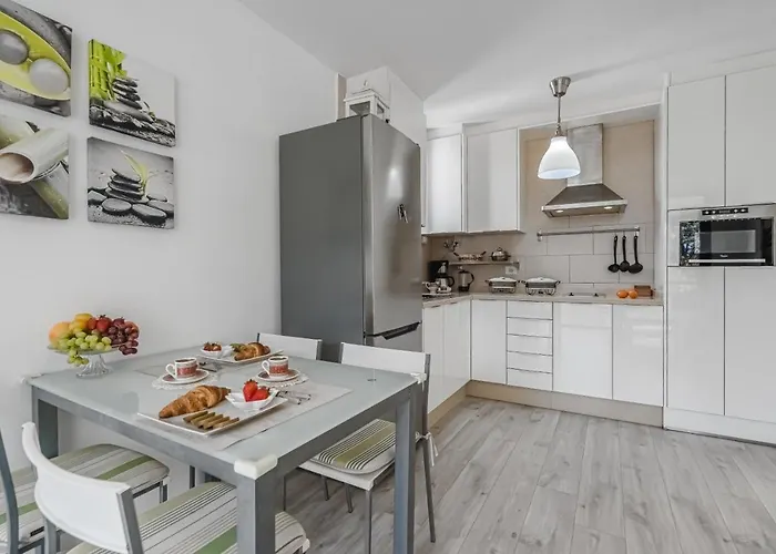 Lägenhet Cozy - 150 Meters From The Beach, Free Wi-fi Playa de las Americas (Tenerife)